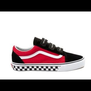 Vans- v logo pop skate shoe